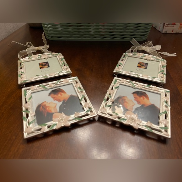 🩷 Carrs Pink & Green Photo Frame 3 1/2 By 3 1/2 Metal Frame Floral Design🩷 - Picture 2 of 9